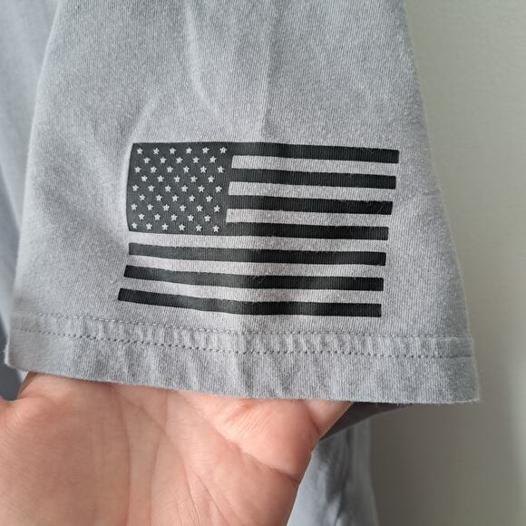 Under Armour Freedom Flag Logo Gray Black T-Shirt Men's XXL - Picture 4 of 6